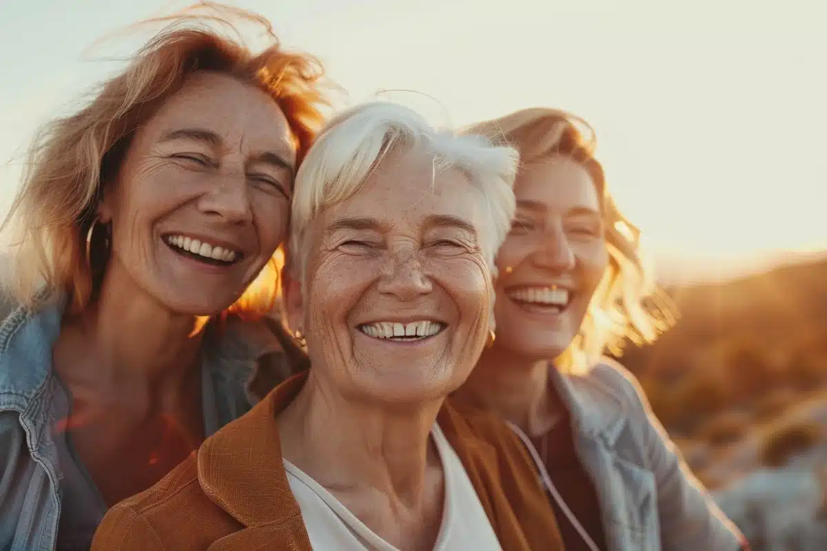 Une photographie hyperréaliste captivant la joie du vieillissement heureux à travers l'expression sincère de rire partagé par un groupe de sages sereins.